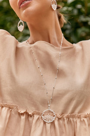 Pretty Filigree Pendant Necklace