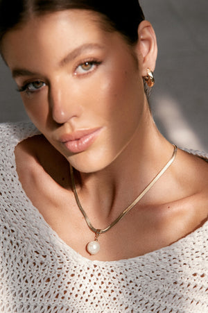 Snake Chain Pearl Drop Necklace